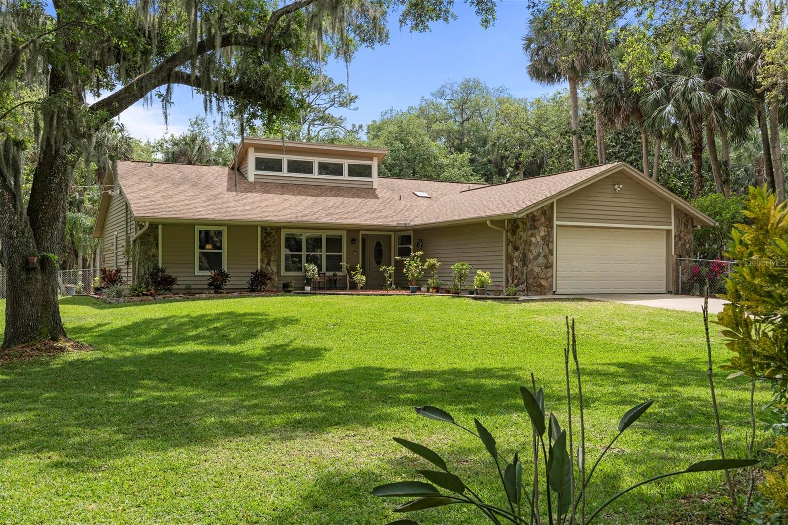 405 E HALL RD