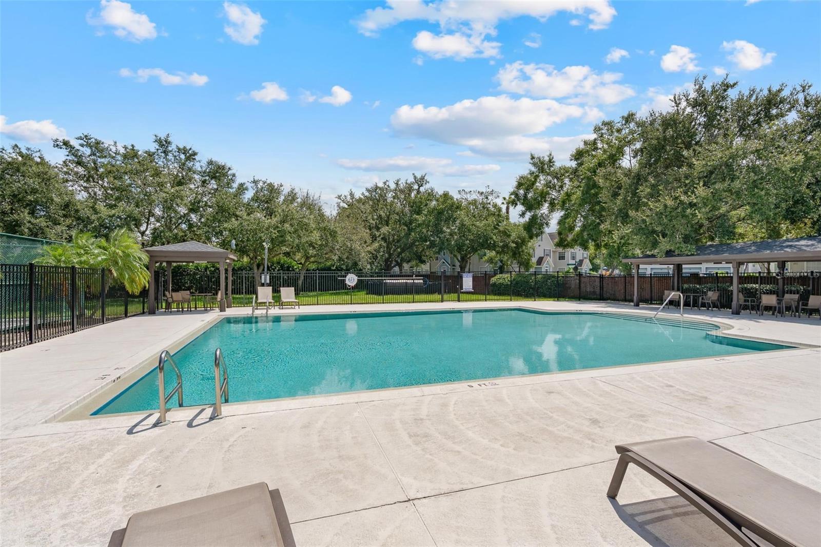 325 LONGSHADOWS CT