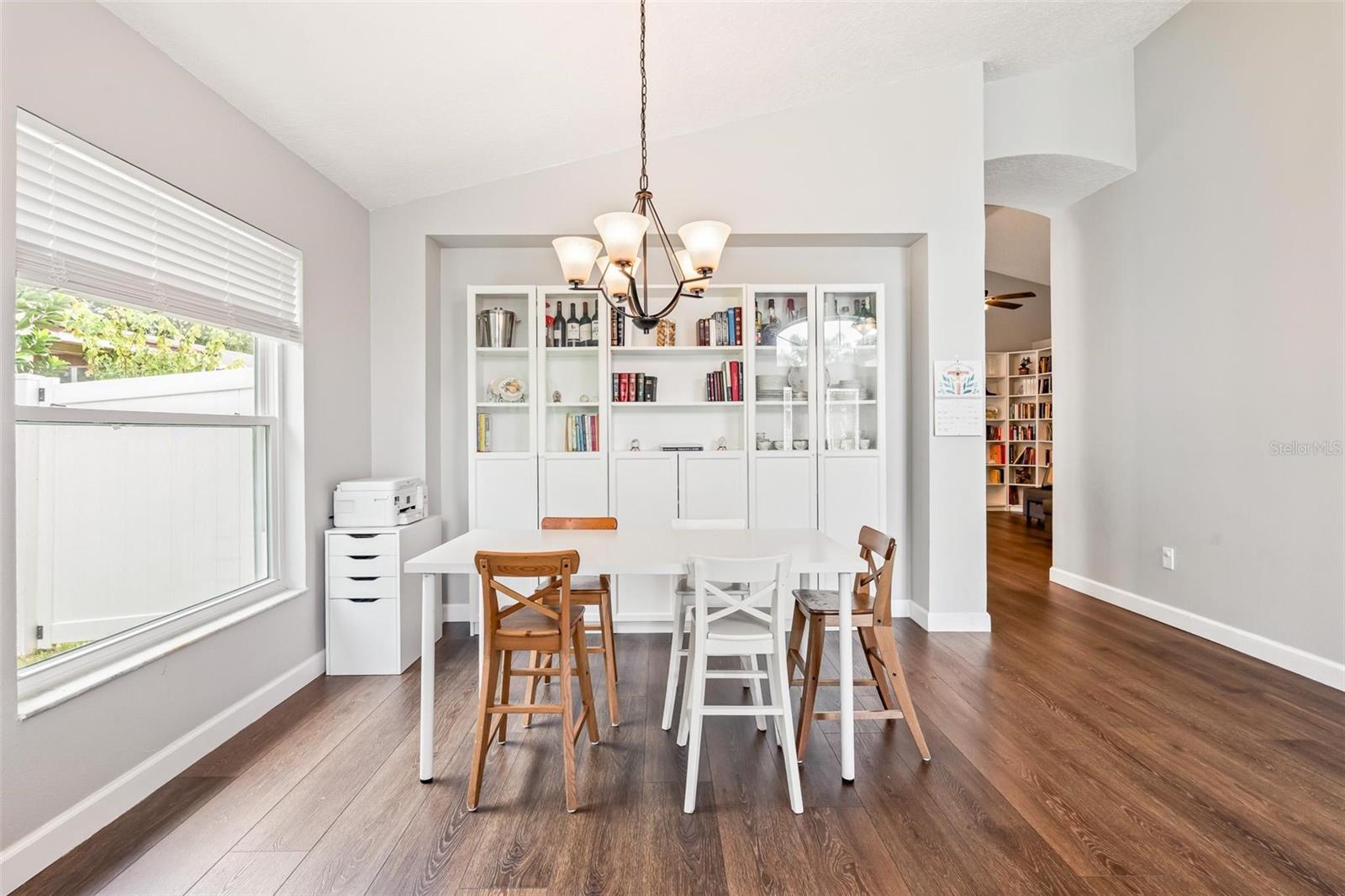 325 LONGSHADOWS CT