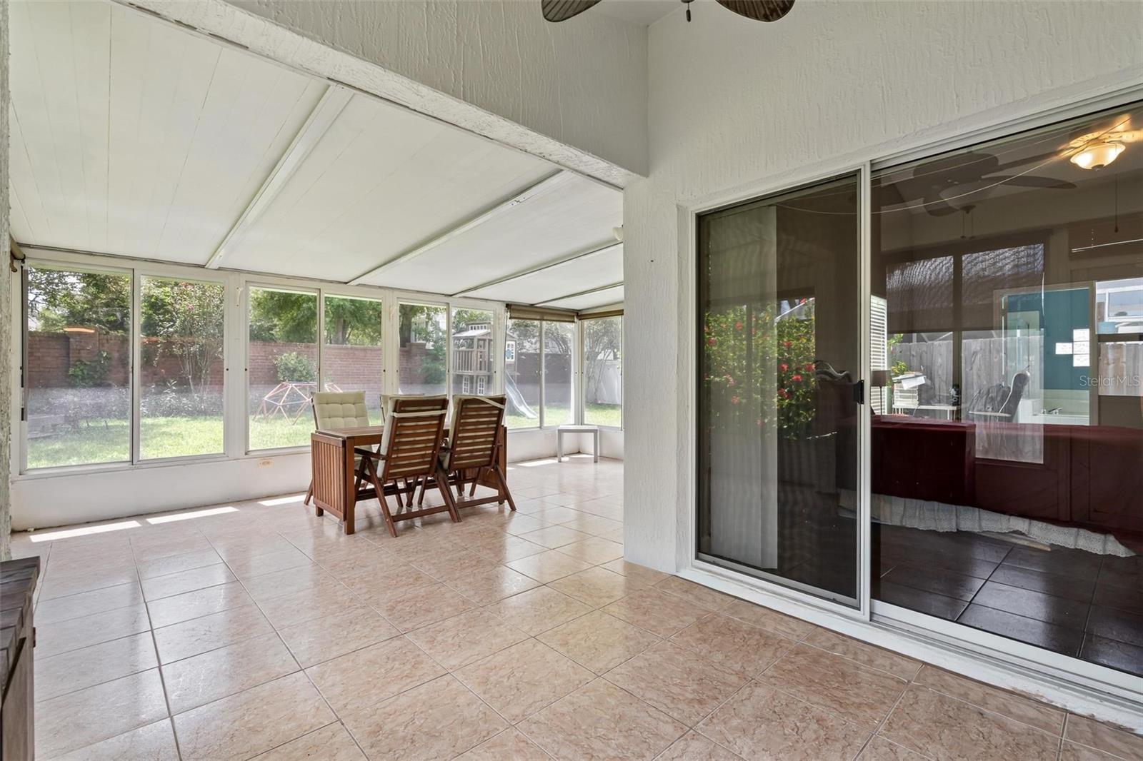 325 LONGSHADOWS CT