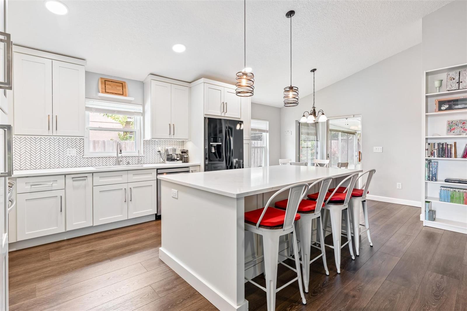 325 LONGSHADOWS CT