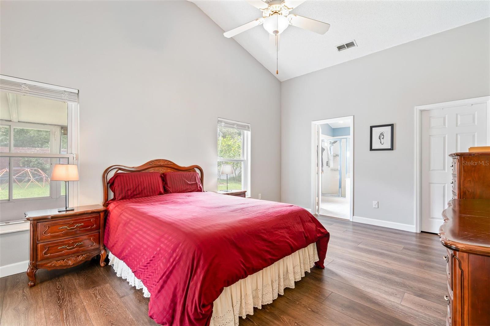 325 LONGSHADOWS CT
