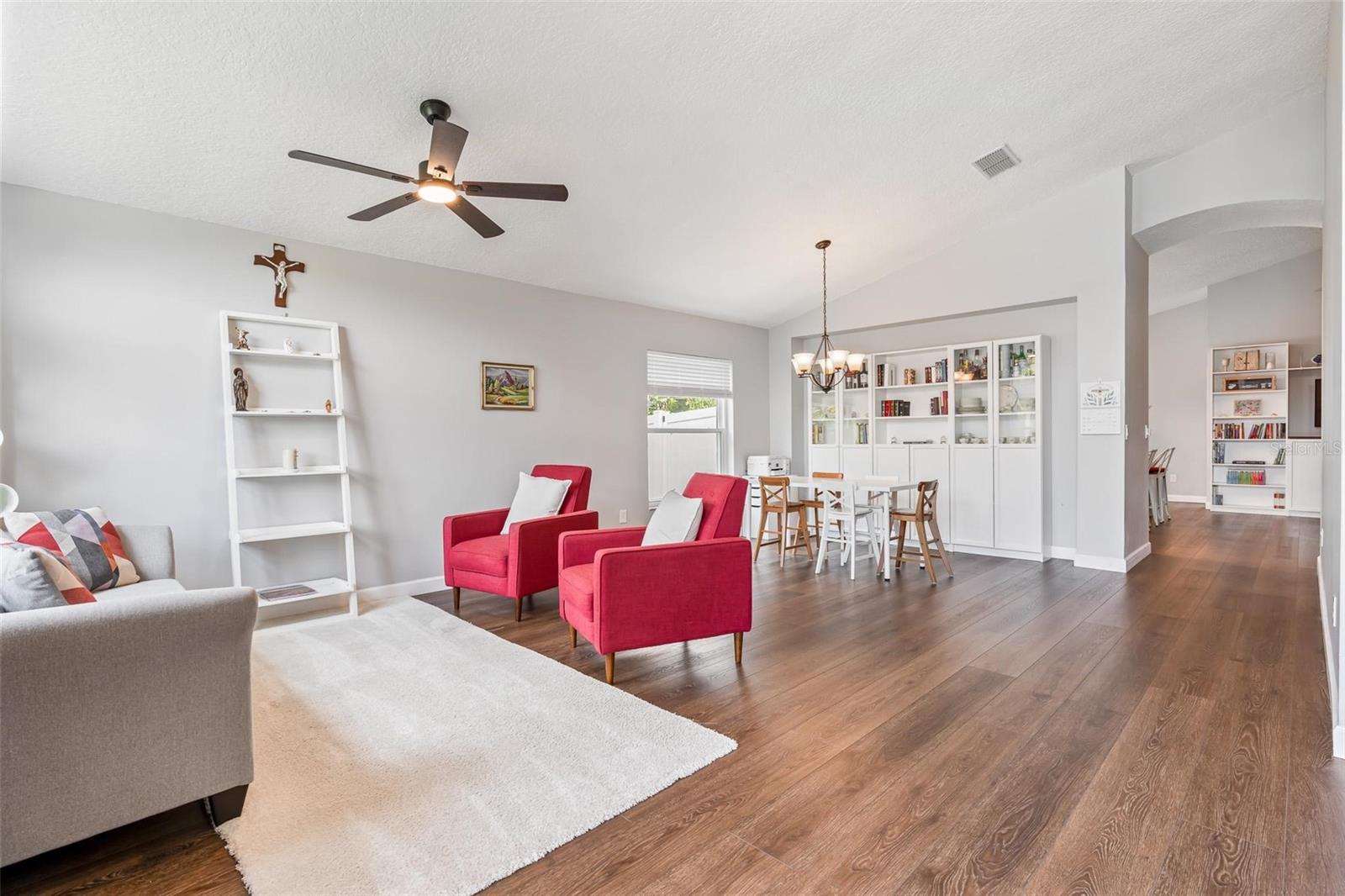 325 LONGSHADOWS CT