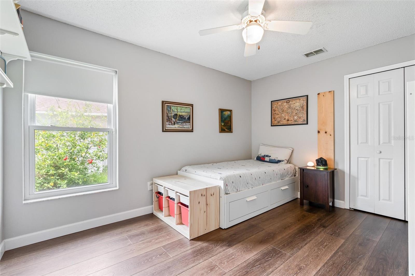 325 LONGSHADOWS CT