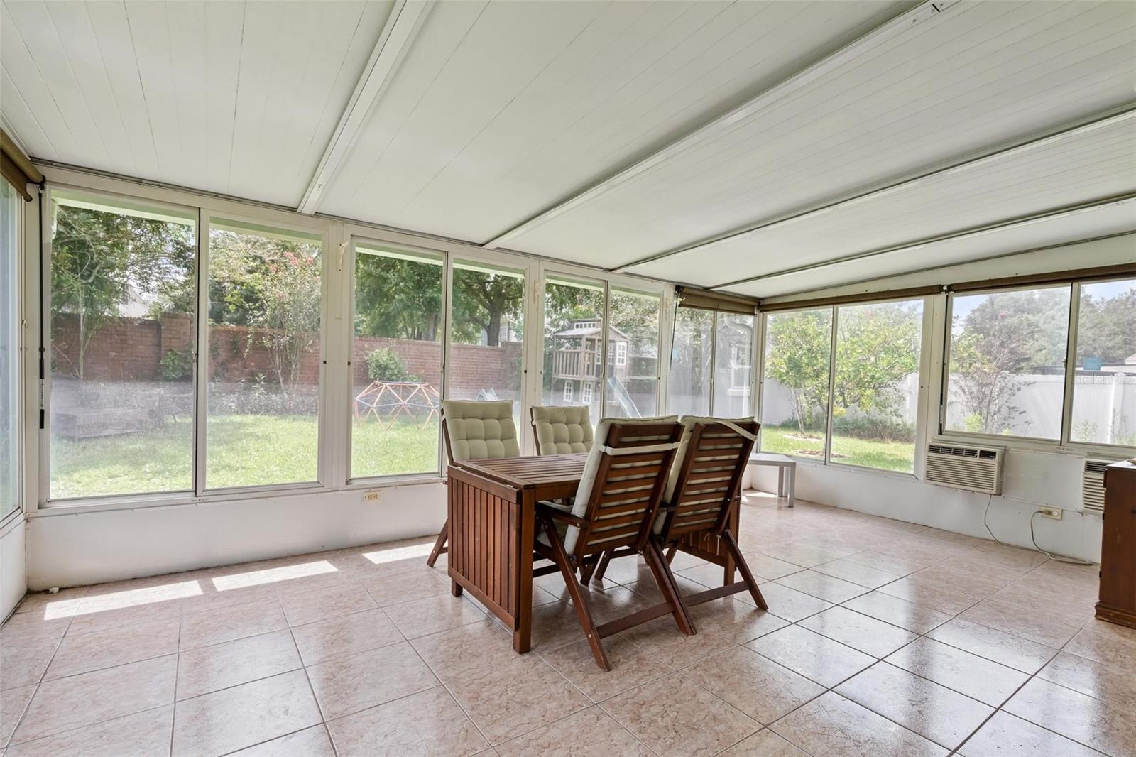 325 LONGSHADOWS CT