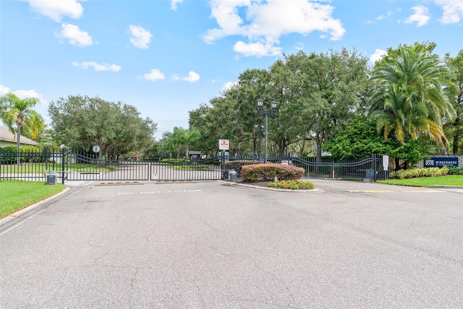 325 LONGSHADOWS CT