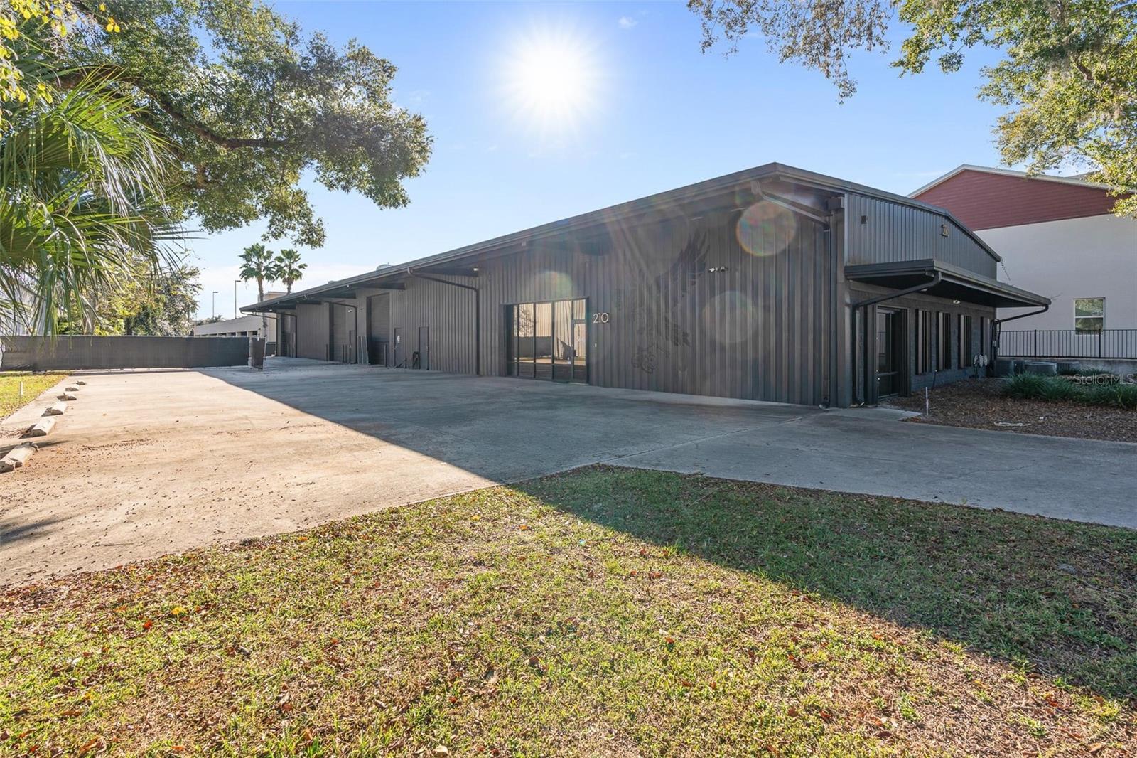 220 E PALMETTO AVE