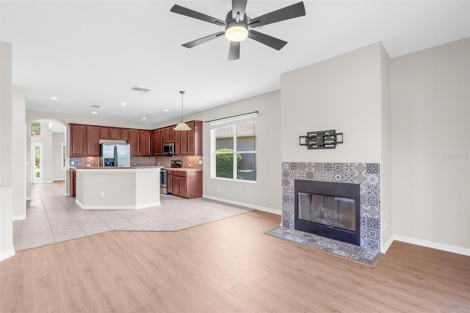 456 SILVERDALE AVE