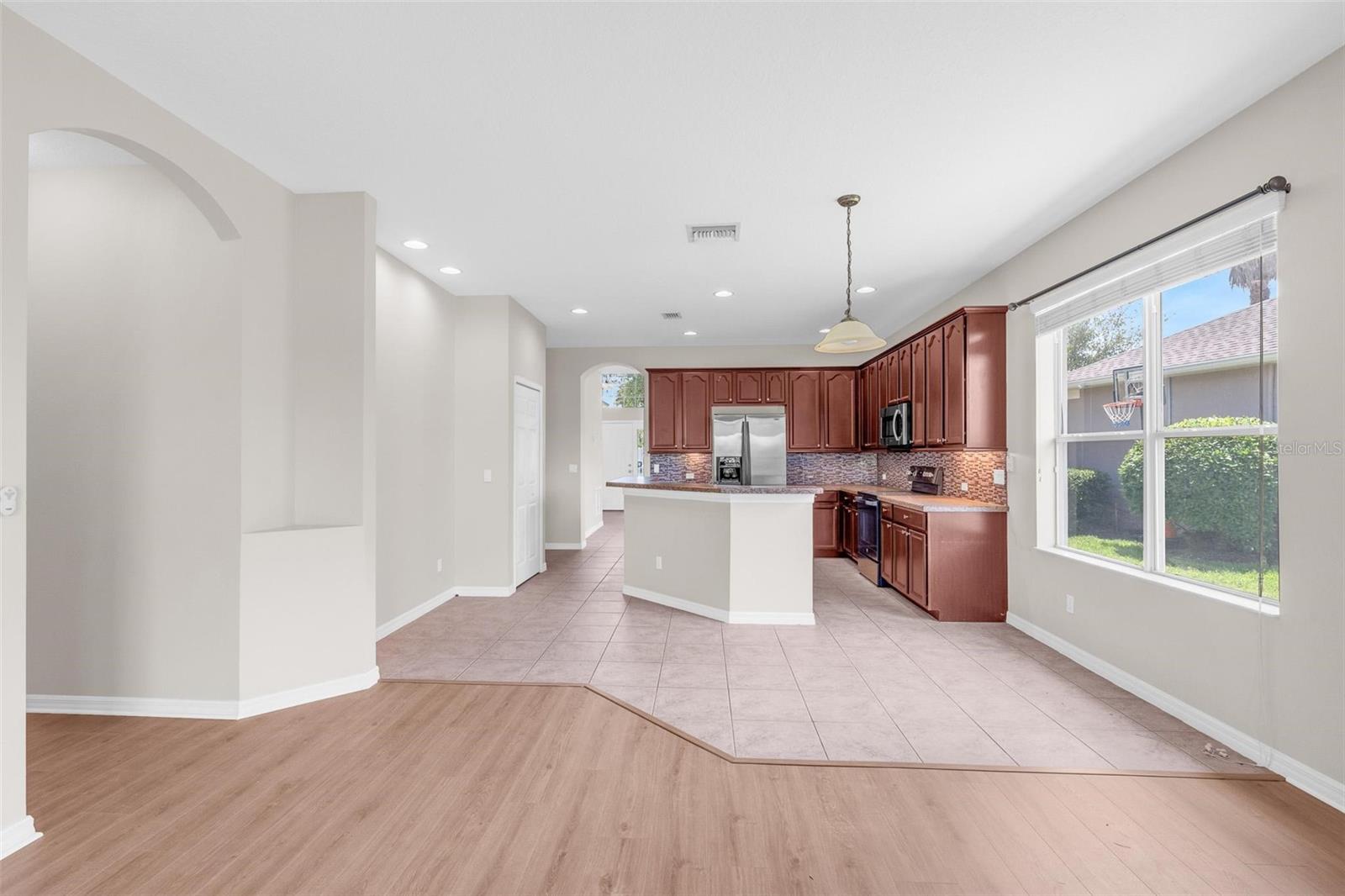 456 SILVERDALE AVE
