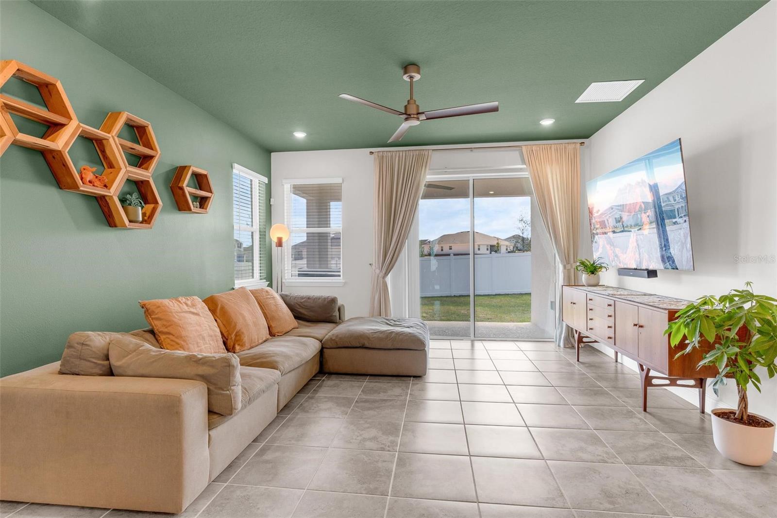 2019 SUNSHINE PEAK DR