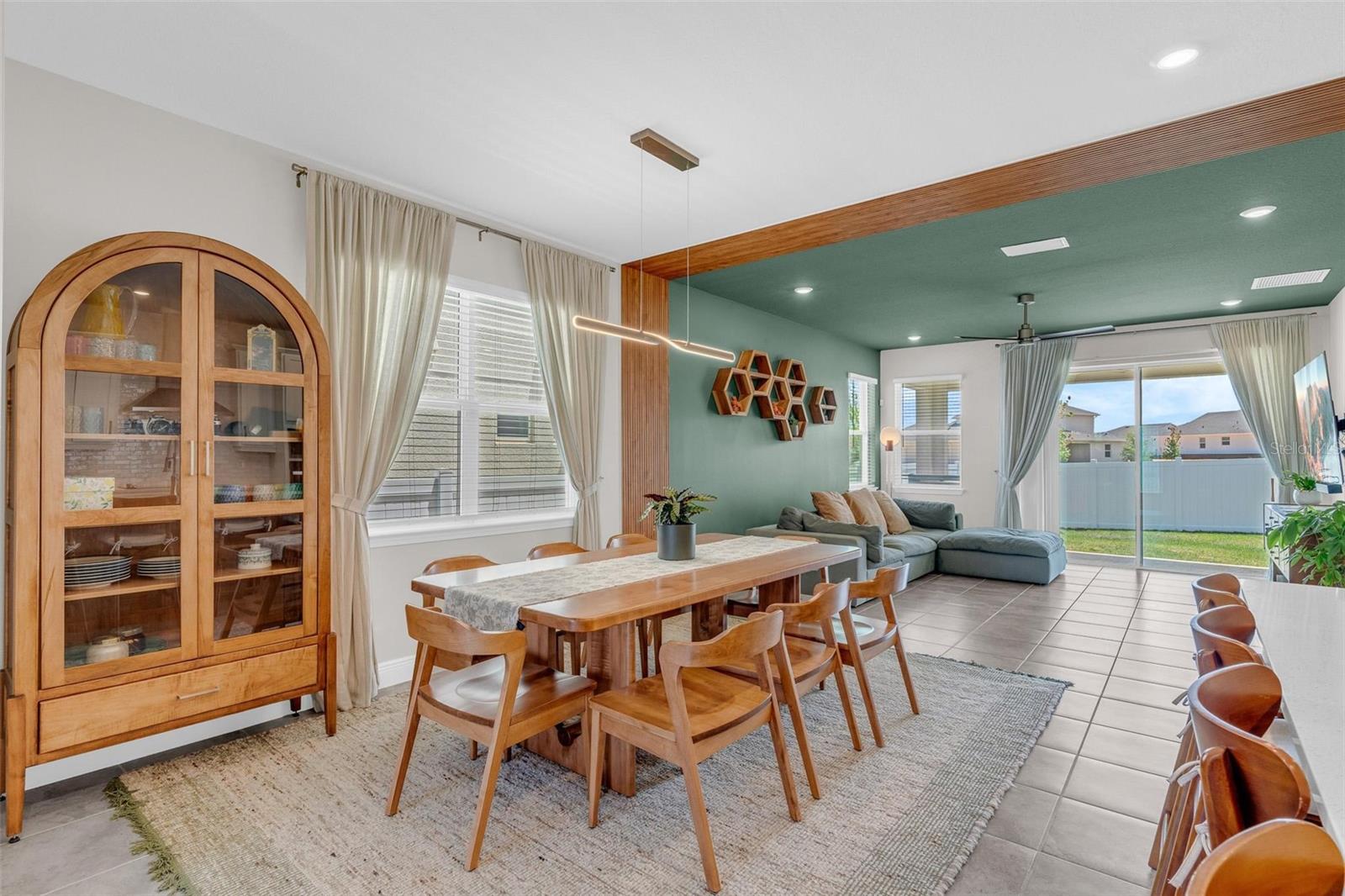 2019 SUNSHINE PEAK DR