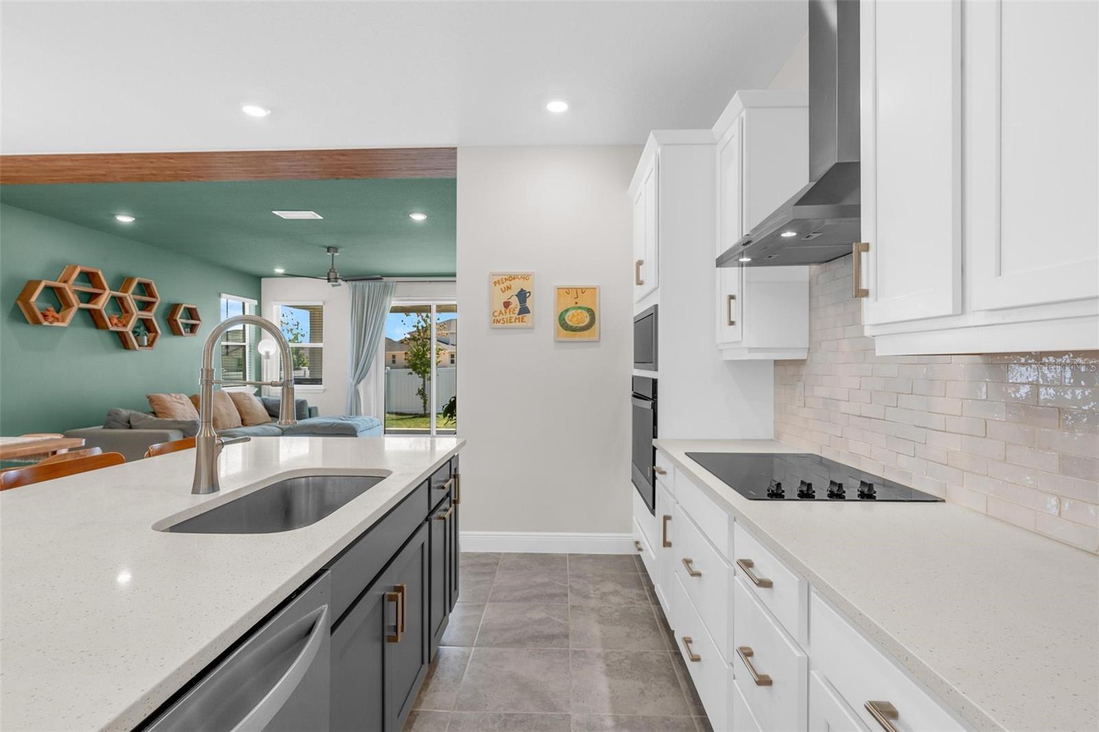 2019 SUNSHINE PEAK DR