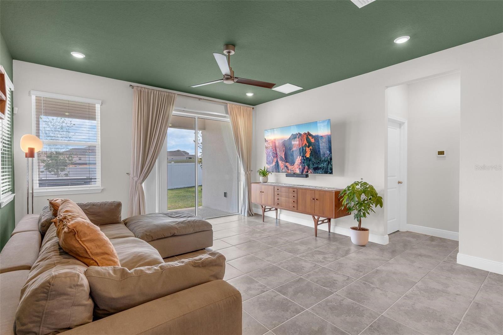 2019 SUNSHINE PEAK DR