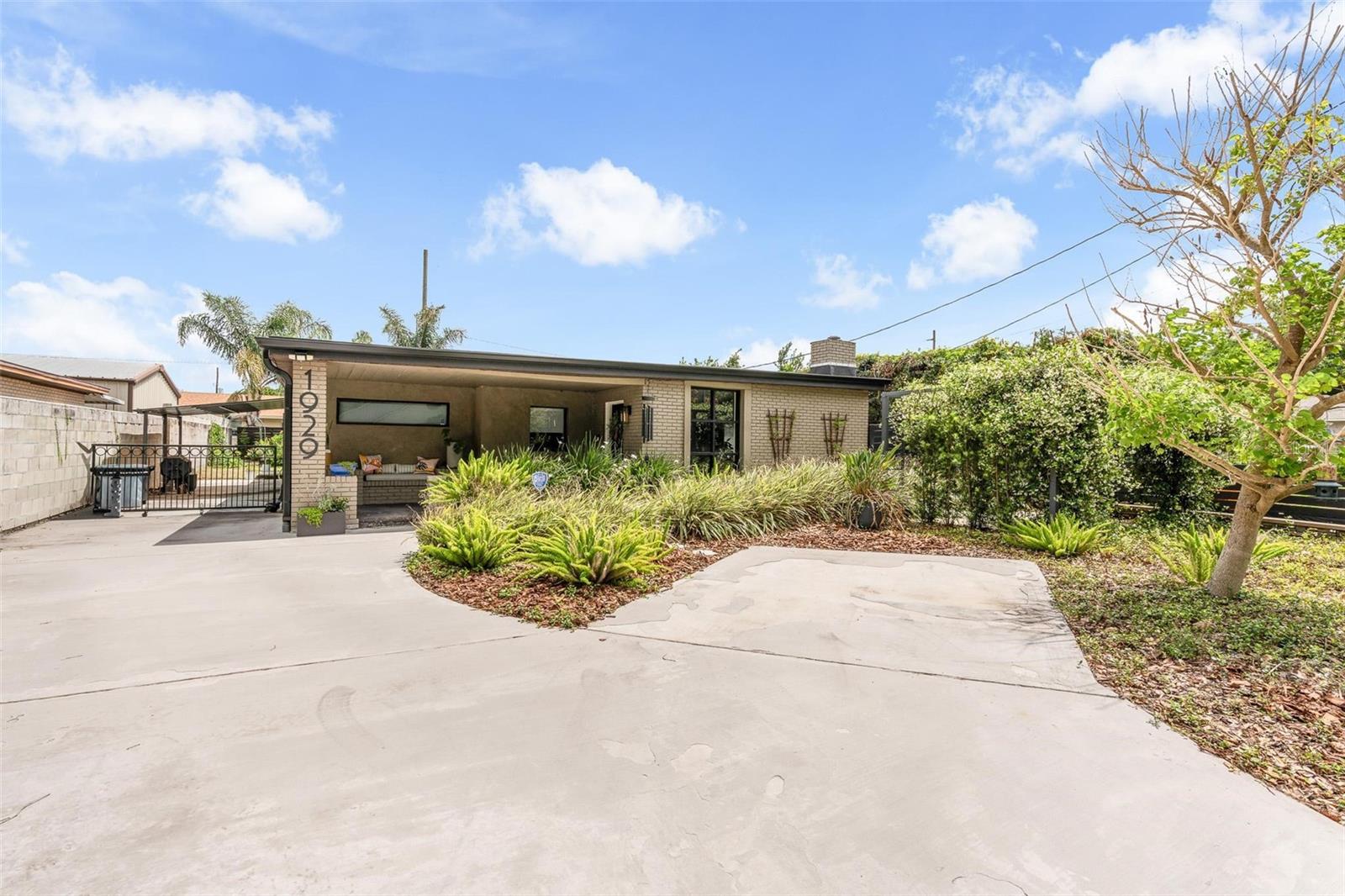1929 ESSEX PL