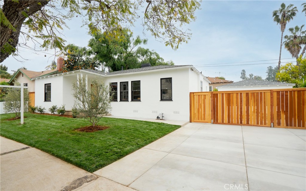 806 N Avenue 63
