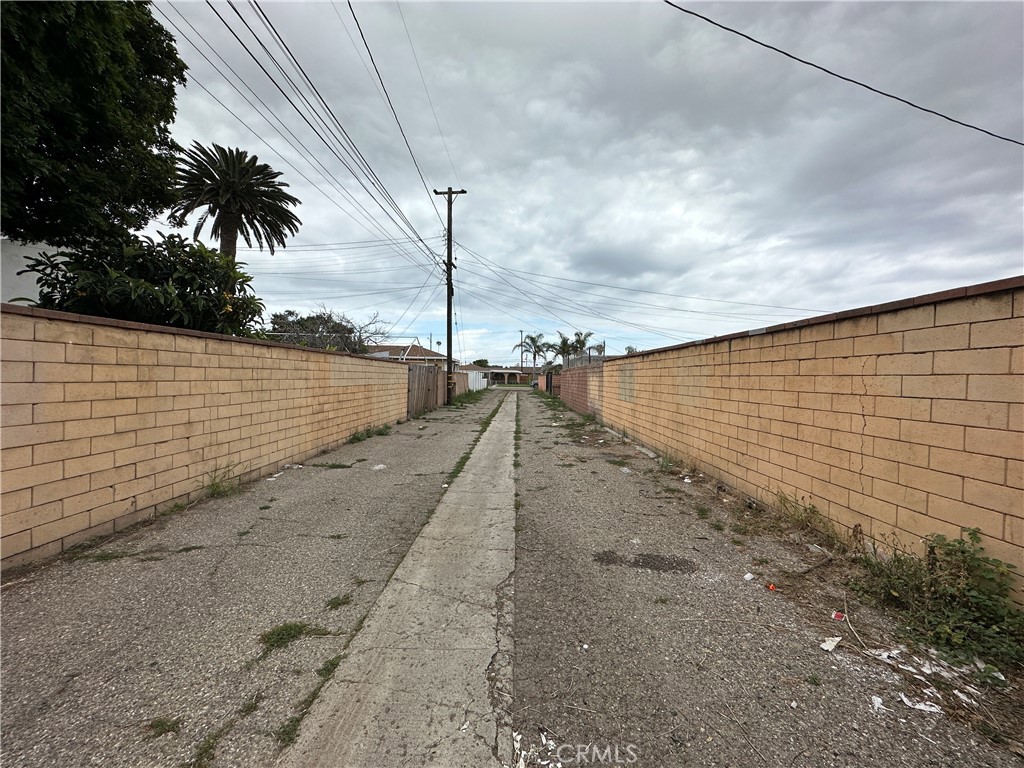 3328 E Clinton Street