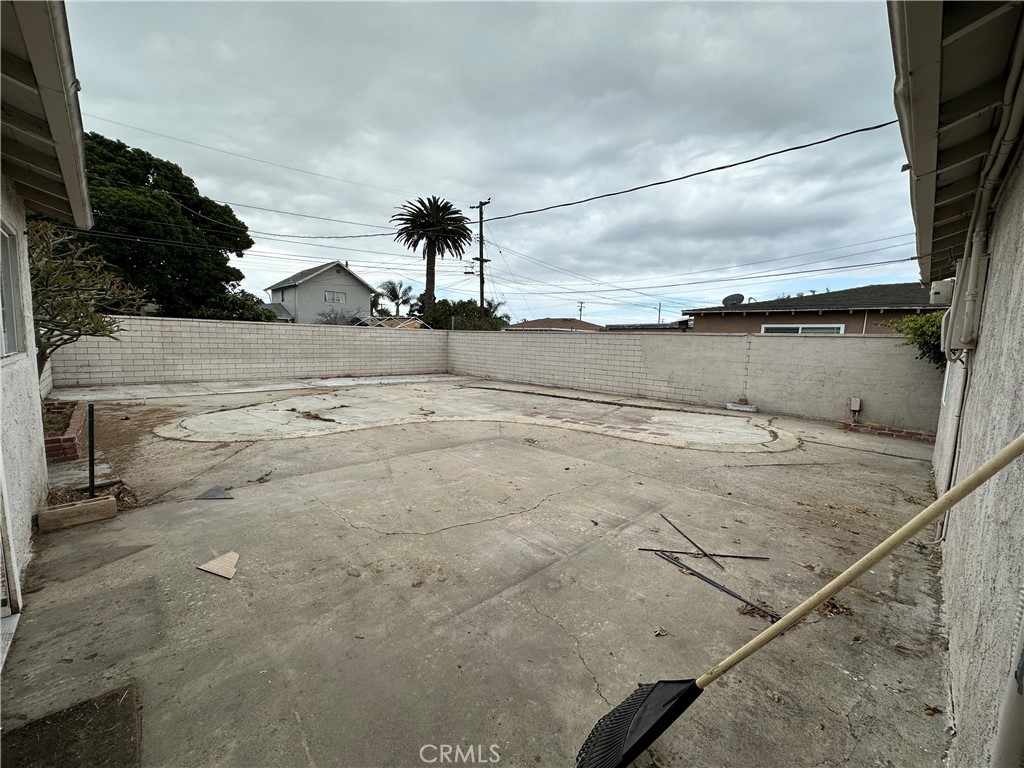 3328 E Clinton Street