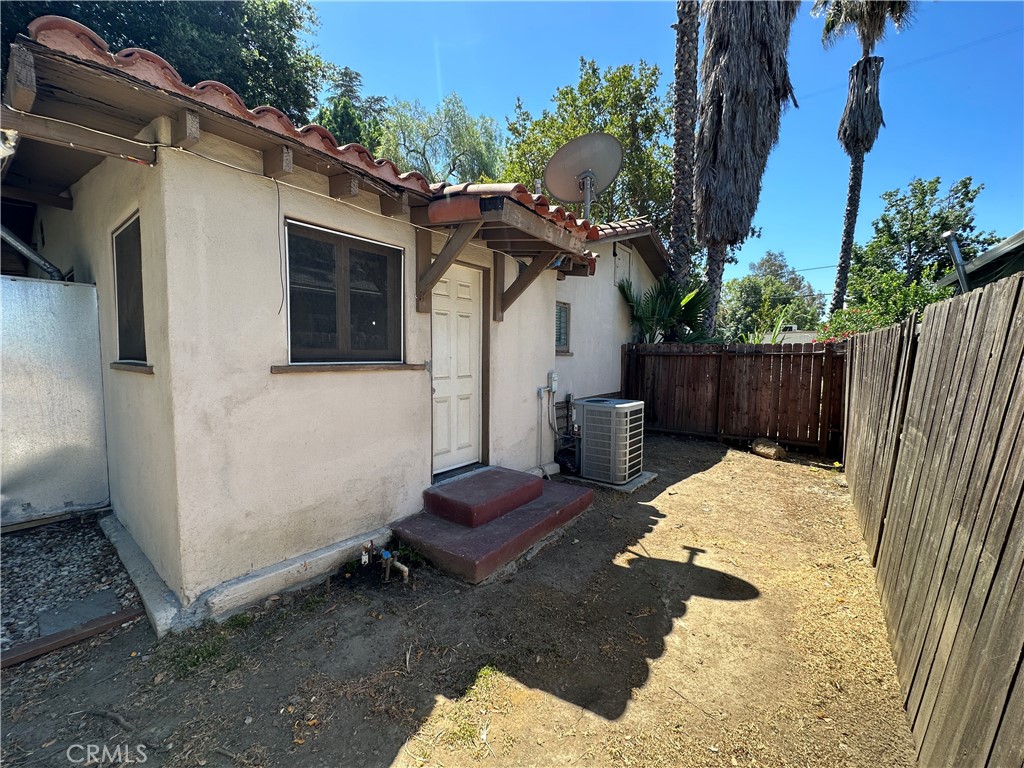 14747 Kittridge Street