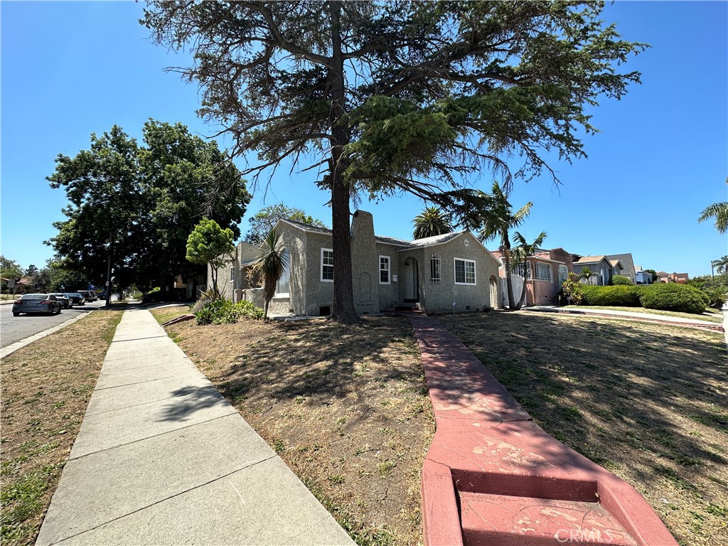 2202 W 75th Street