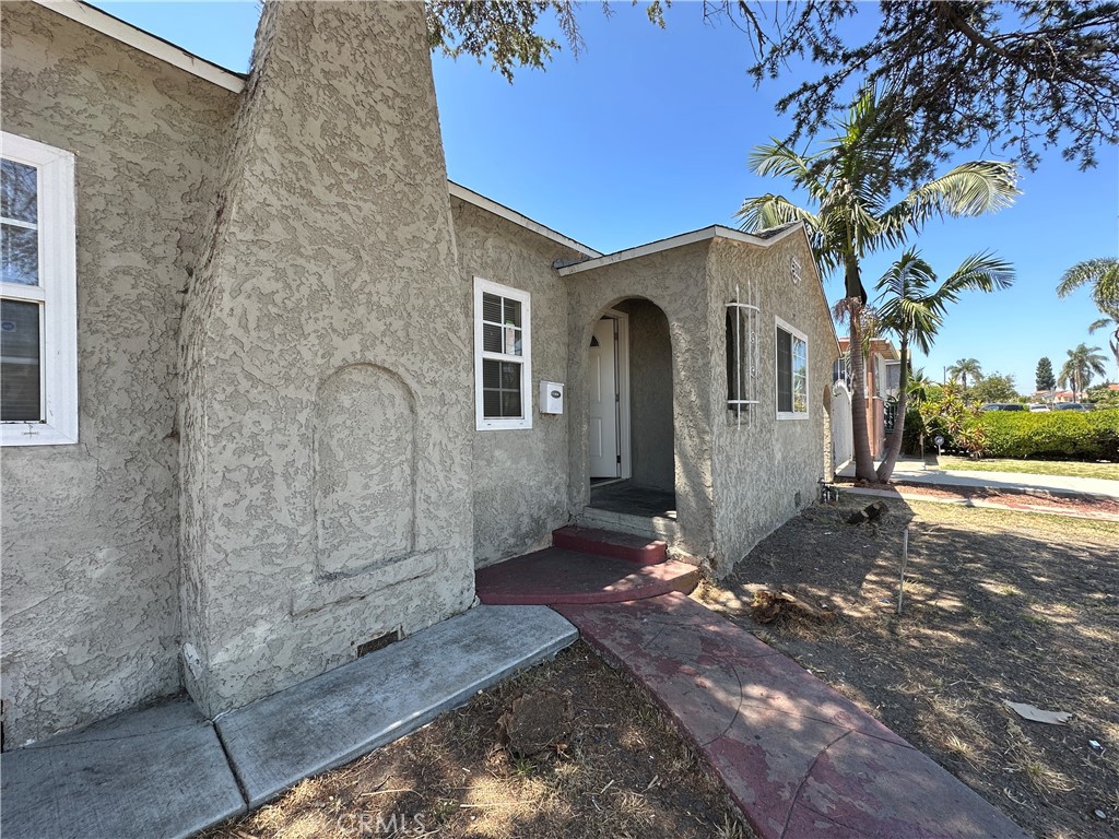 2202 W 75th Street