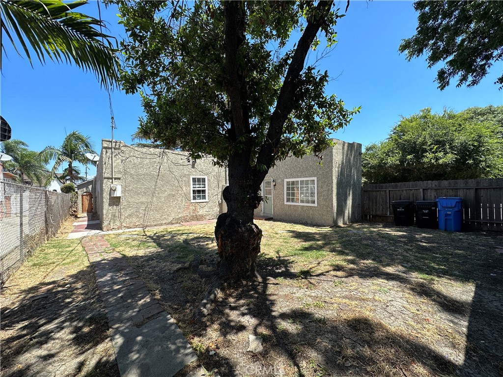 2202 W 75th Street