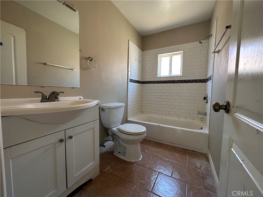 2202 W 75th Street
