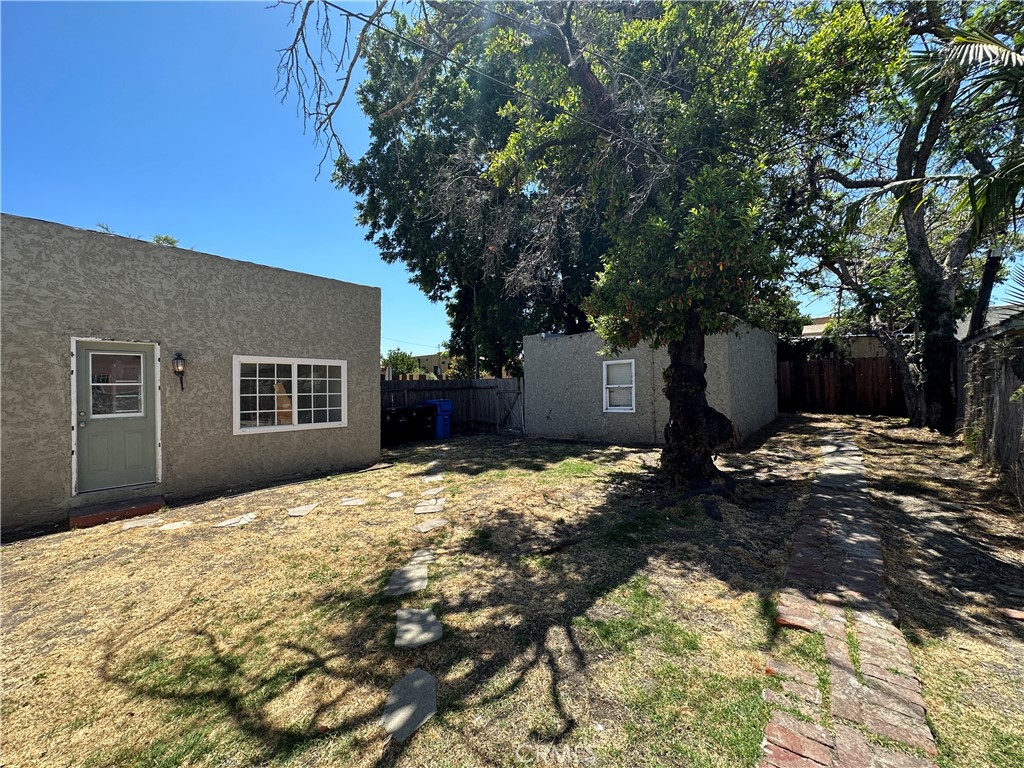2202 W 75th Street