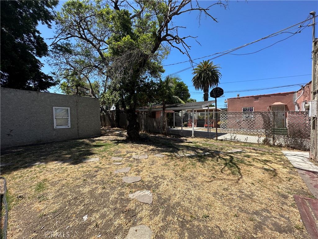 2202 W 75th Street