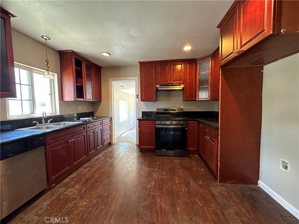 2202 W 75th Street