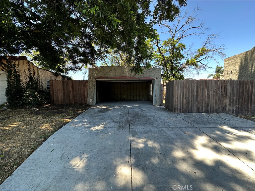 2202 W 75th Street