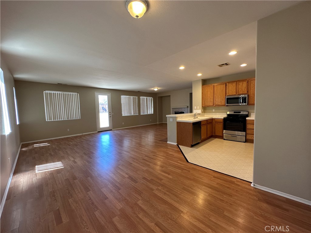 14972 Pearmain Street