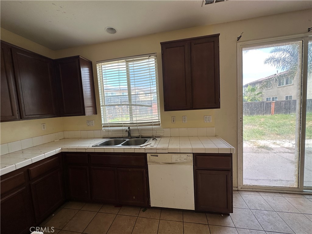 374 Cantata Avenue