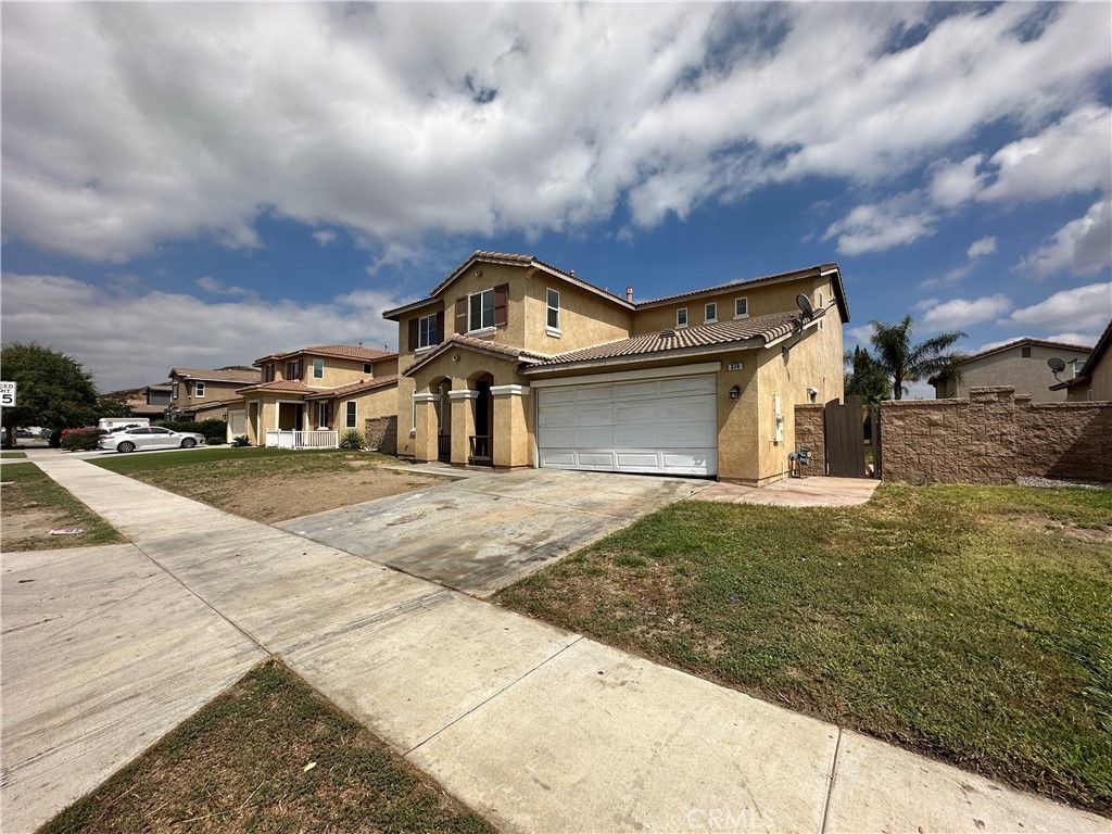 374 Cantata Avenue