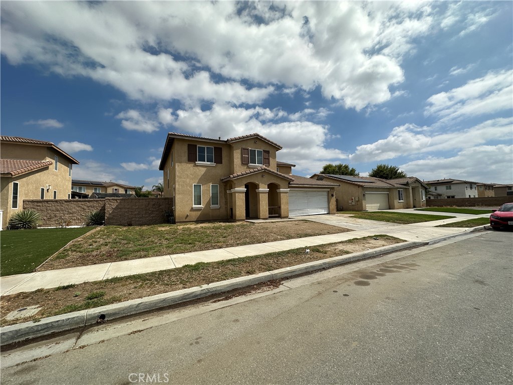 374 Cantata Avenue