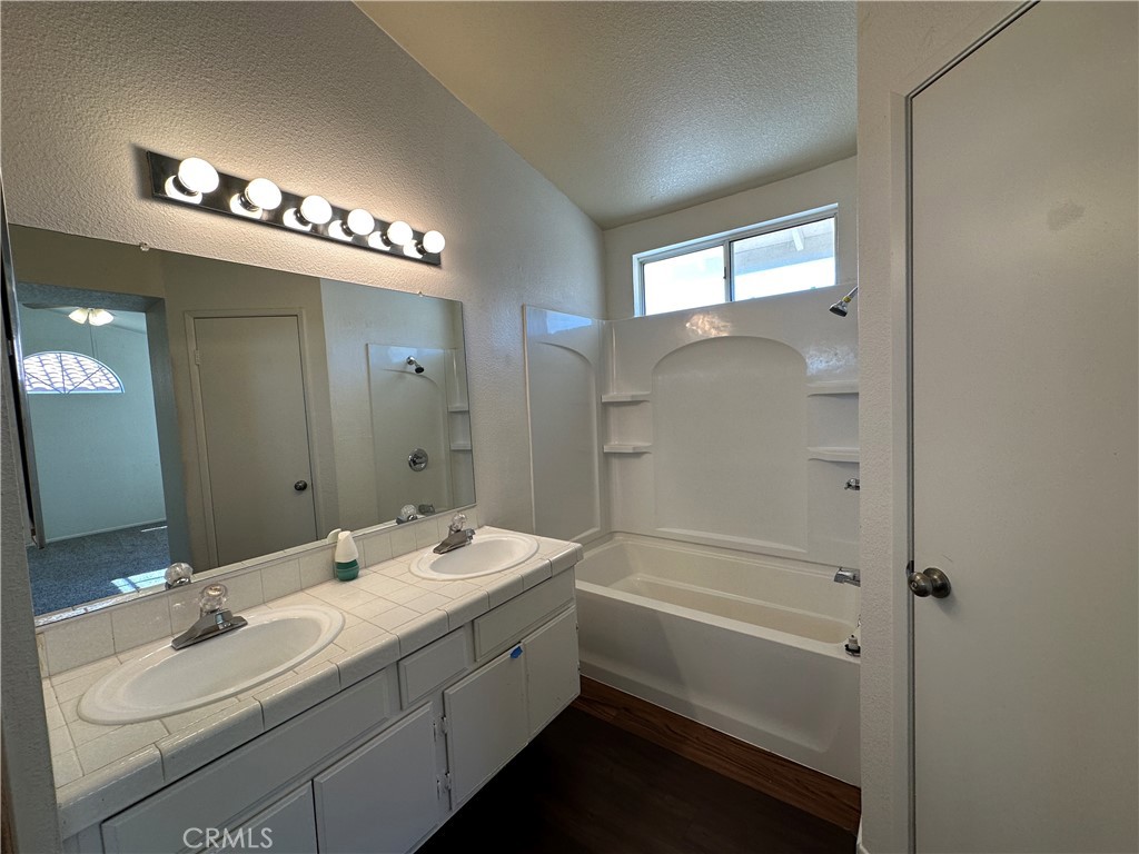 43391 Avenida Miraflores
