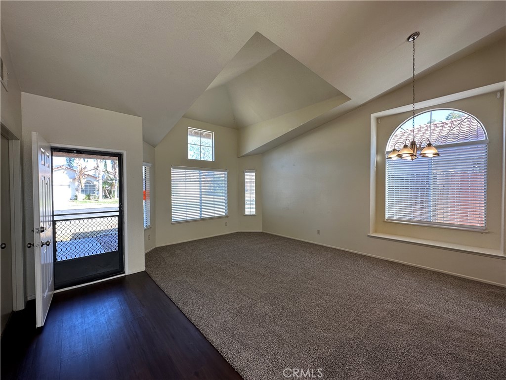 43391 Avenida Miraflores