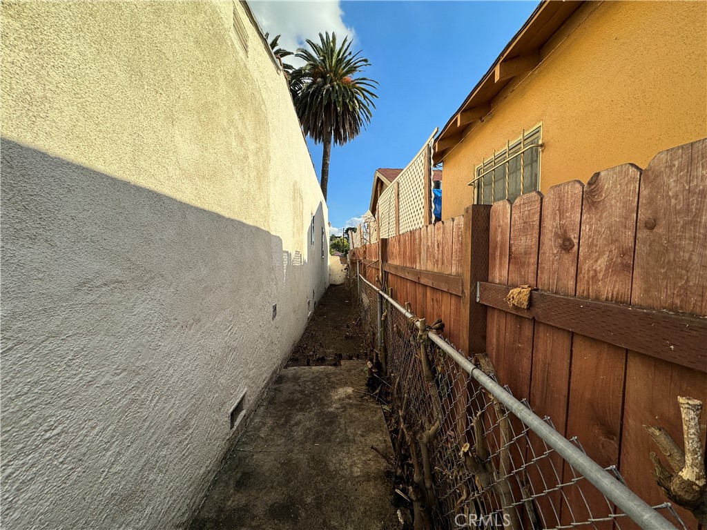 2911 S Rimpau Boulevard