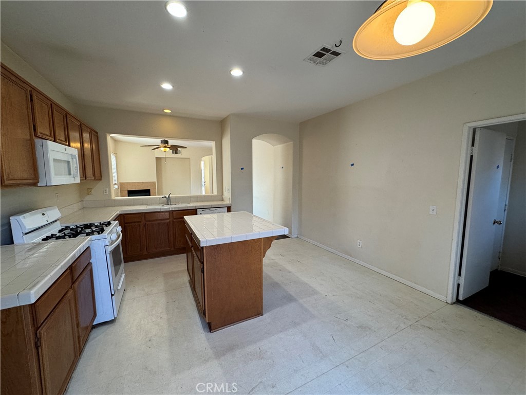 3888 Albillo Loop