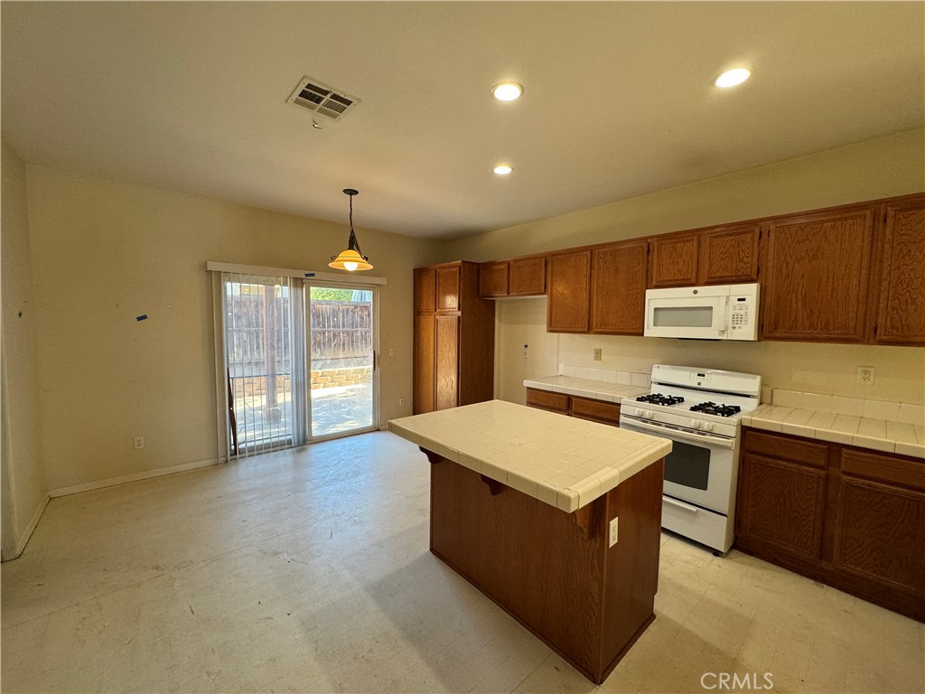 3888 Albillo Loop