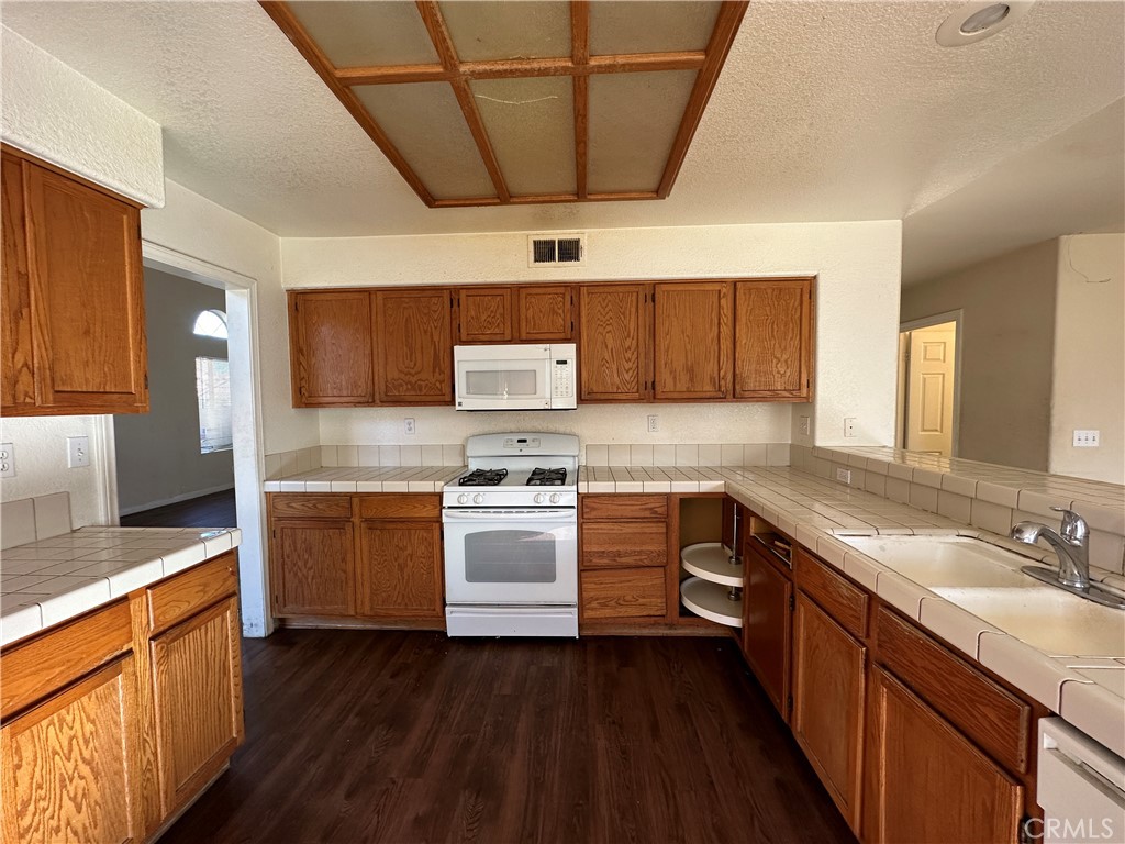 38703 La Mancha Court
