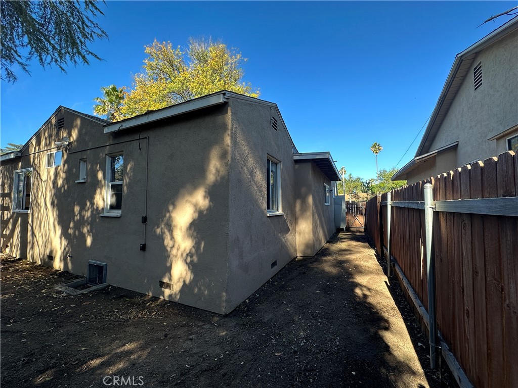 15752 Leadwell Street