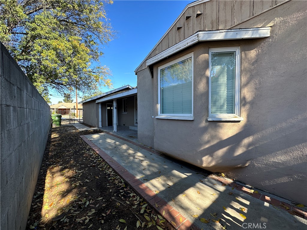15752 Leadwell Street