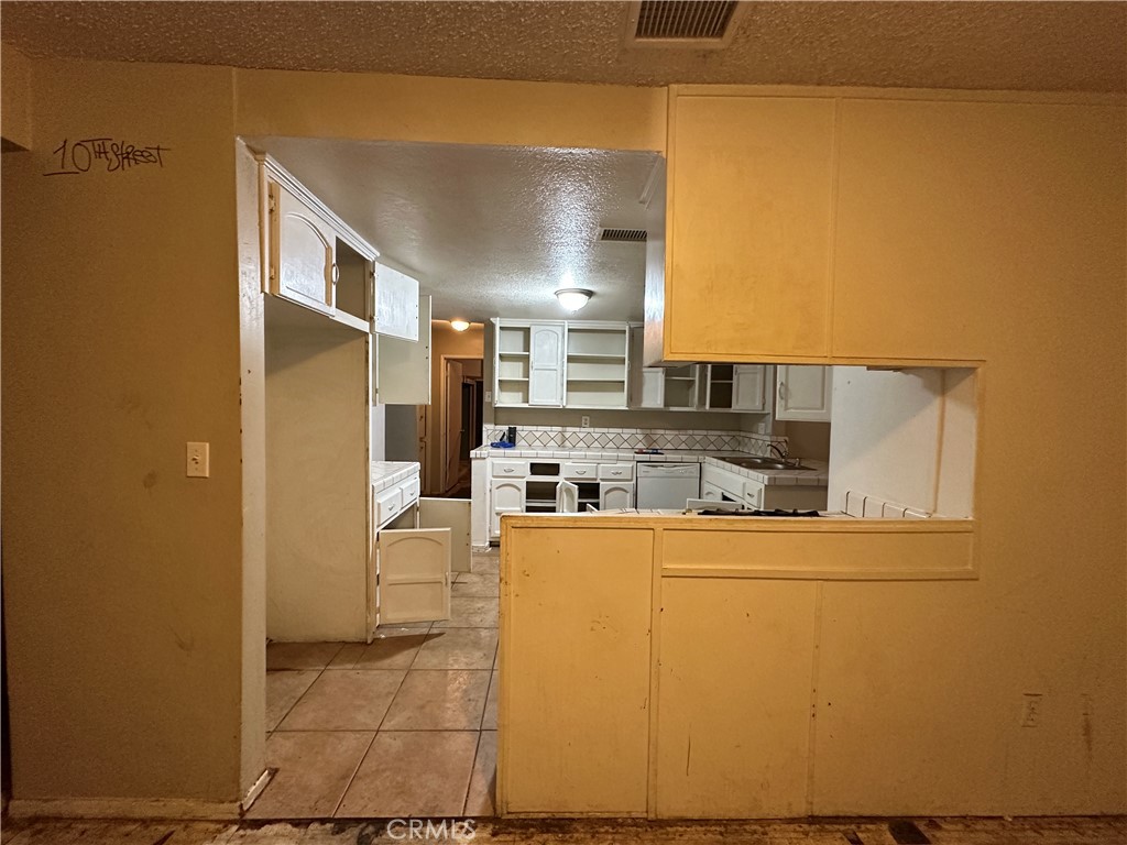 1487 W 10th Street