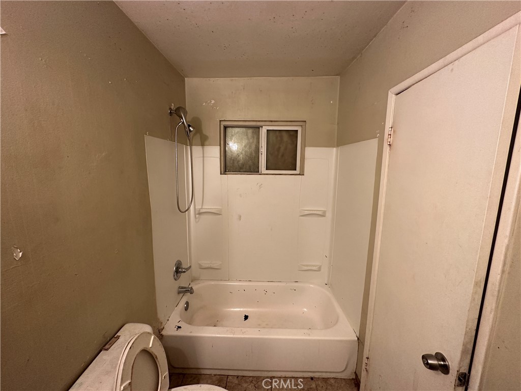1487 W 10th Street