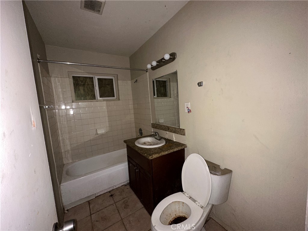 1487 W 10th Street