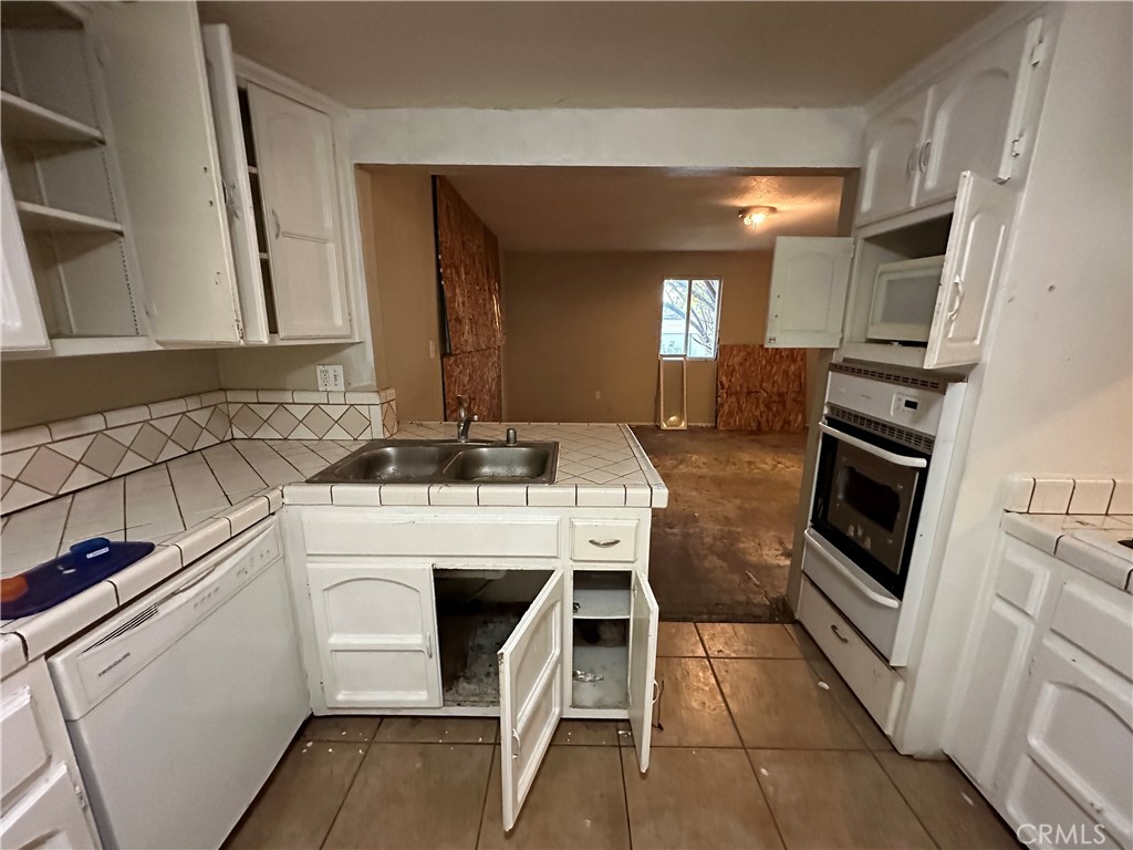 1487 W 10th Street
