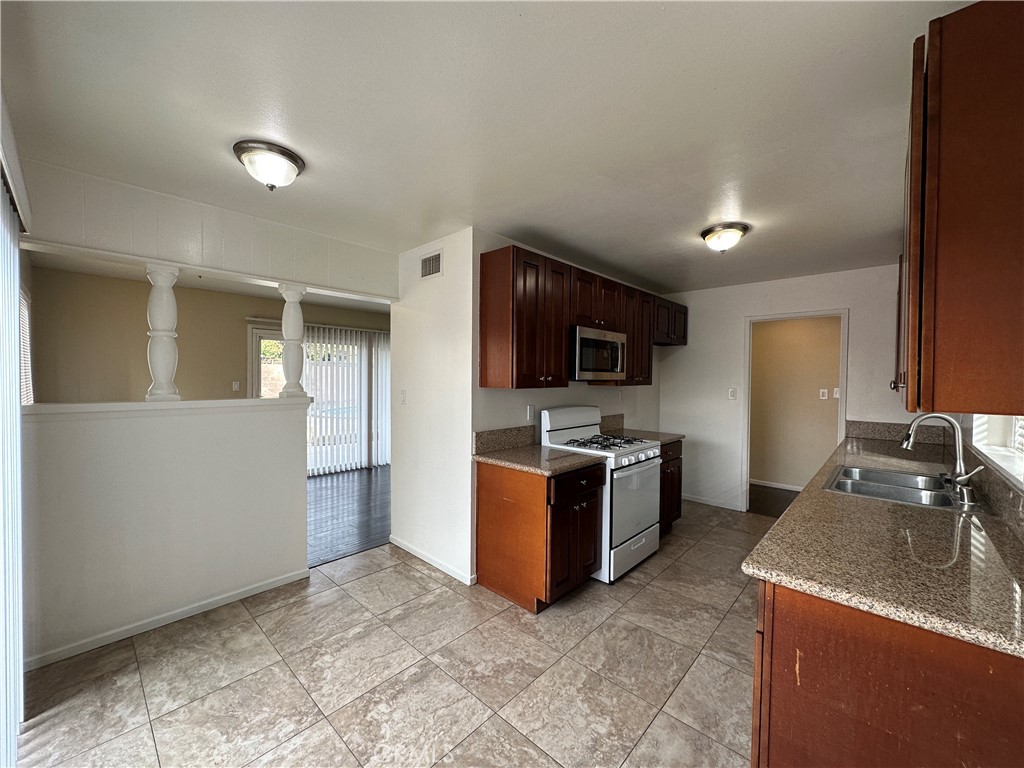 13137 Aztec Street
