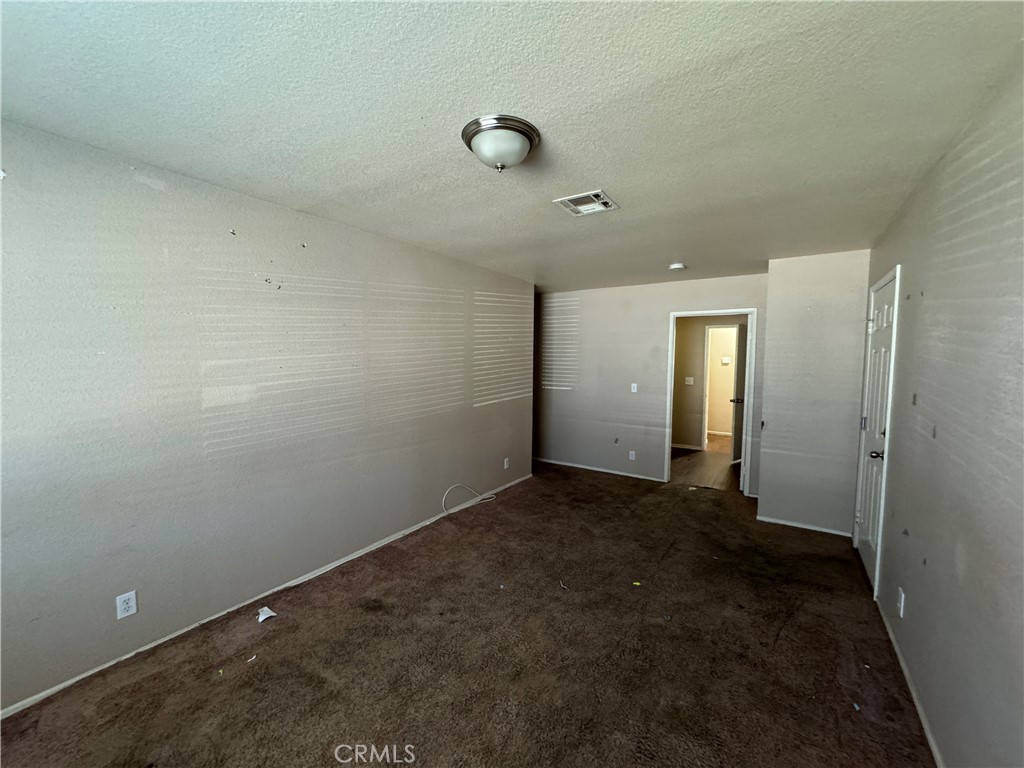 6122 Diamond Street