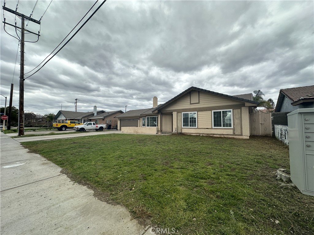 1678 W Etiwanda Avenue