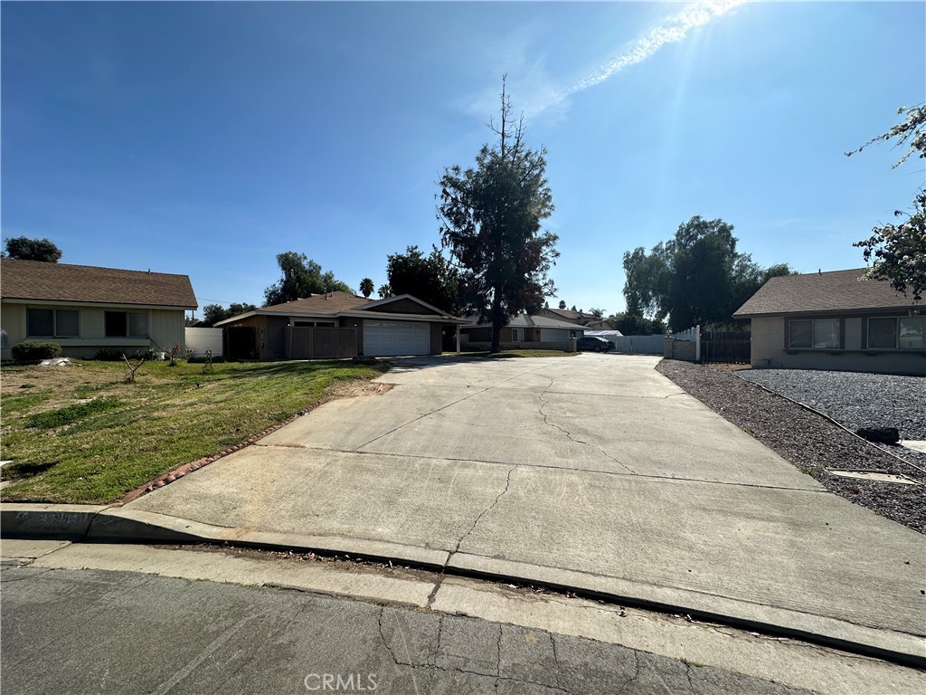 13598 Terra Bella Avenue